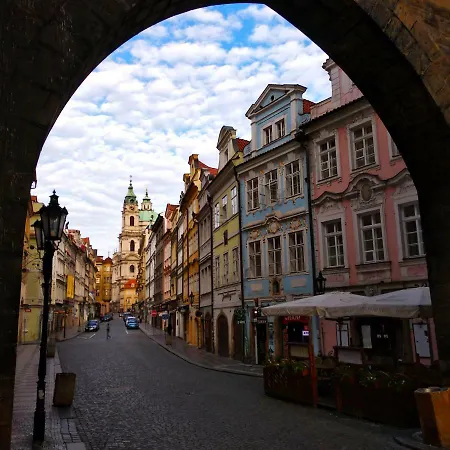 Real Charles Bridge Apartment. Praga